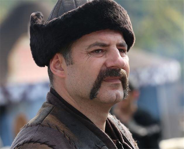 Osman Albayrak: Korkusuz, acmasz bir adamdr. Ural&#8217;n yardmcsdr. zellikle Ural Bey&#8217;e sonuna kadar sadk bir savadr.