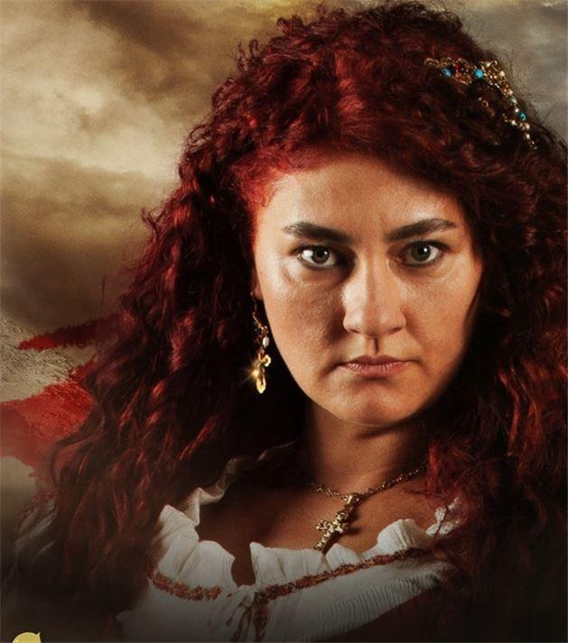 Elif Smbl Sert: Amanda, tezgahnda koku satarak pazarda varln srdrmeye almaktadr. Cesur bir kadn olsa da korunmaya muhtatr.