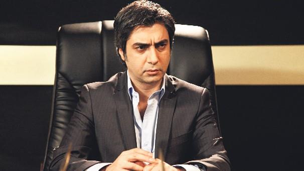 Pana Film adna Ali avuolu, 24 Mays'ta Trk Patent Enstits'ne (TPE) bavurarak "Kurtlar Vadisi Darbe" ibaresini markalatrmak talebinde bulunmutu.