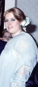 Bir dnem kzkardei Nilfer de kamera karsna gemiti.