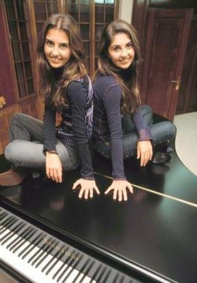 Ferhan ve Ferzan nder de iki karde ve ikisi de piyanist.