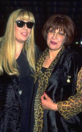 Tlay ve Zerrin zer... kisi de mzik alannda hreti yakalad.