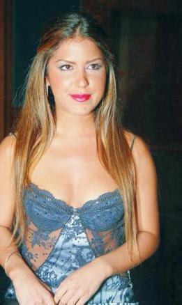 Onun da babas bir annesi ayr nl bir ablas var.