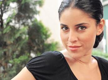 Cihan nal'n ilk evliliinden olan kz Irmak.