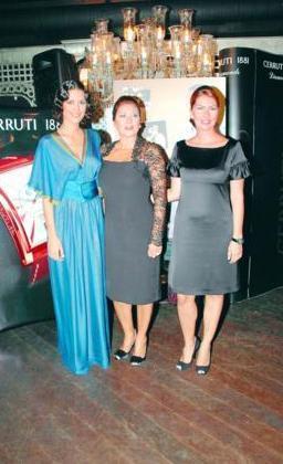 Bergzar Korel ve Zeynep Korel Busbee; Tanju Korel ile Hlya Darcan'n kzlar.