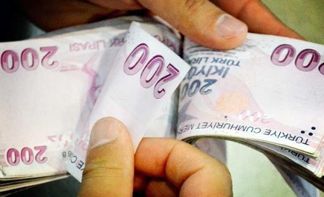 EN YKSEK ZAM ORANI HANG SEKTRDE?  <p>  "2016 cret ve Yan Haklar Aratrmalar"na gre, gelecek yl en yksek maa zamm yzde 12,2 ile ar merkezleri sektrnde yaplacak. En dk zam oran uygulayacak sektr ise yzde 7,8 ile yatrm ve finansal kiralama sektr olacak.