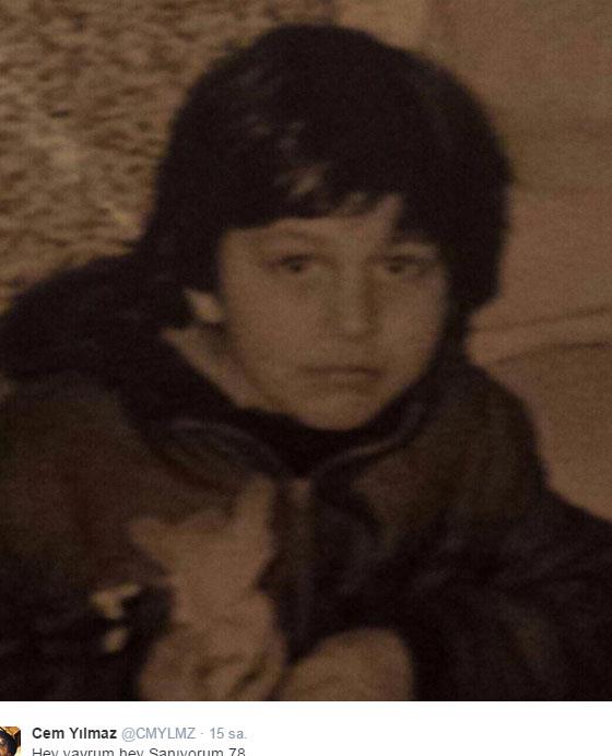 Ylmaz nce 1978 ylnda 5 yandayken ekilen bir fotorafn yaynlayarak, &#8217;Hey yavrum hey. Sanyorum 78&#8217;&#8217; notunu dt.