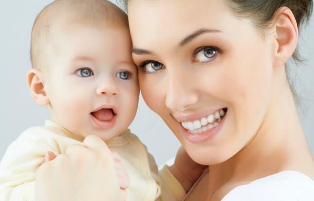 Erken yata ocuk sahibi olun: &#8220;Erken yata ocuk sahibi olun ve onu bol bol emzirin&#8221; nerisinde bulunan Prof. Arcan bunun nedenini yle aklyor: &#8220;nk hi ocuk sahibi olmamak veya ilk ocuu 30 yandan sonra dourmak riski artryor. Eer 30 yandan nce doum yaplr ve birden fazla ocuk sahibi olunursa her bir doum ile risk yzde 7 orannda azalyor. Ayrca bebei 12 ay emzirmek de riskte yzde 4 orannda bir azalma salyor. Riskin azalmas, emzirme dneminde meme dokusunun daha dk oranda strojene maruz kalmasyla aklanyor.&#8221;