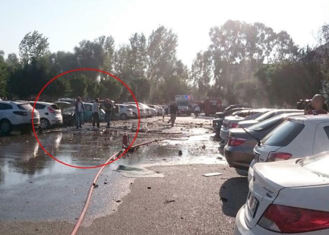 PARALANMI BR ARA VAR  DHA muhabiri Hasan Demirba, olay yerinde paralanm bir ara ve ok sayda hafif yaral grdn syledi. DHA muhabiri, 4 otomobilin ve evredeki binalarn da patlamada hasar grdn syledi.