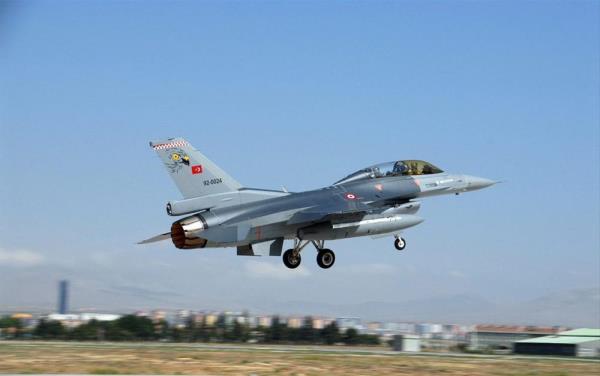 24 May�s 2000, Burdur - Bucak -   �ki F-16 u�a�� Akhisar meydan�ndan �ncirlik �ss�'ne intikal u�u�u s�ras�nda Burdur'un Bucak il�esi yak�nlar�nda ar�zaland� ve d��t�. Pilotlardan biri atlayarak kurtuldu, di�er u�ak �sse d�nmeye ba�ard�.