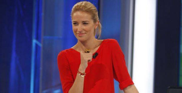 BURCU ESMERSOY 'Aziz Yldrm bakanla geri dnmeli. Aksi bir durum 'iktidarszla' yol aar'