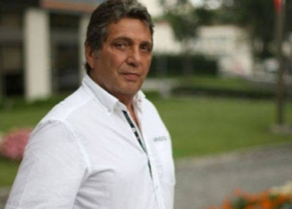 MT AKTAN 'Gollerimizi Hagi ile Arif att sayn seyirciler. Bu tablo bana byk Trk bestecisi Hac Arif Bey'i hatrlatyor nedense.'