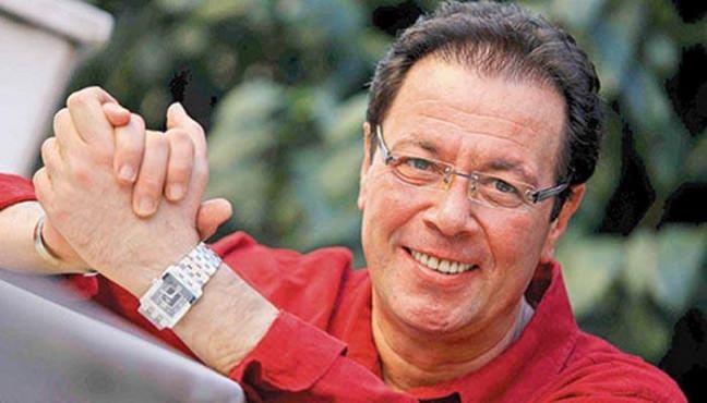 Tiyatrocu Yaln Mente fobisini kendisi anlatyor, &#8220;Kravat takmaktan korkuyorum. Kravat skarken, beni idam etmek iin dar aacna gtryorlarm gibi hissediyorum.