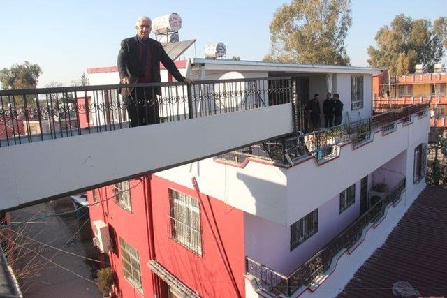 Yreir ilesinde kahvehane iletmecilii yapan Necmettin Afin (51) geen olu Orhan Afin'i (24) evlendirdi. Afin, alt kahvehane olan 2 katl evinin bulunduu sokan kar tarafna da oluna iki katl ev yaptrd.