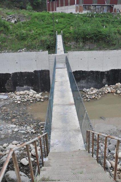 Vatandalar ise istinat duvarnn yapl srasnda nlem alnmas gerektiini belirterek ortaya kan manzara karsnda kendilerinin de ardn sylediler.