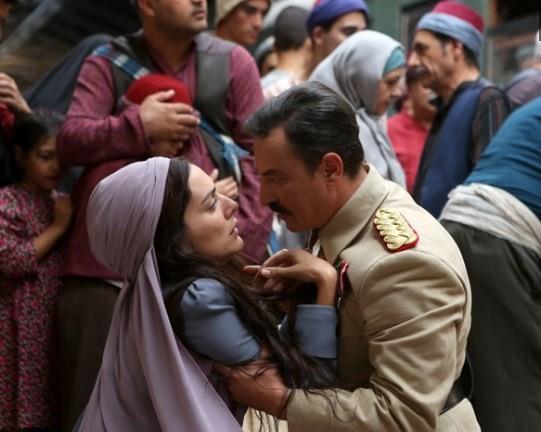 Yaz sezonu banda adnn 'Vatan Haini' olaca aklanan Halit Ergen'in dizisinin ad daha sonra 'Vatanm Sensin' olarak deitirilmiti.