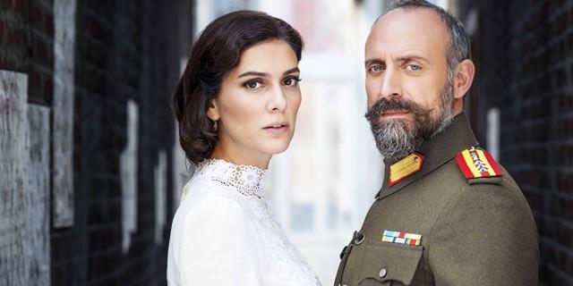 Kanal D'nin yeni dizisi "Vatanm Sensin" dn akam balad. Byk reyting umutlar balanan Vatanm Sensin dizisi bir skandalla start ald. Hrriyet Gazetesi kanallarnda yaynlanan dizi iin tantm yapmaya niyet edince bir Trk dizisinin kahraman Yunanl komutan oldu.