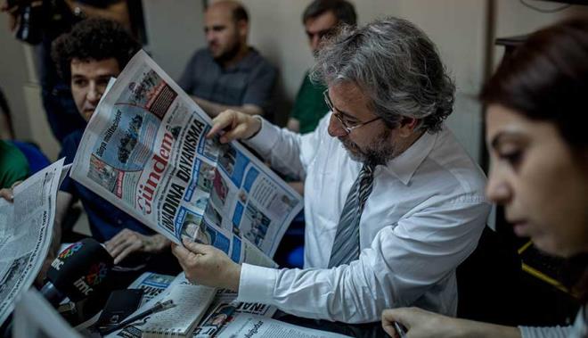 Cumhuriyet Gazetesi Genel Yayn Ynetmeni Can Dndar, zgr Gndem gazetesine gnll yayn ynetmelii yapmt