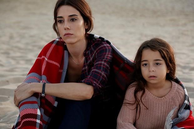 Gonca Vuslateri'nin (ule) "ok sert sahnelerimiz oluyor Beren ile. Dram ekiyoruz ama ok glen bir set. Ar sahnelerde bir etkileniyorsun tabii, ama Beren benden daha fazla oyuncu.