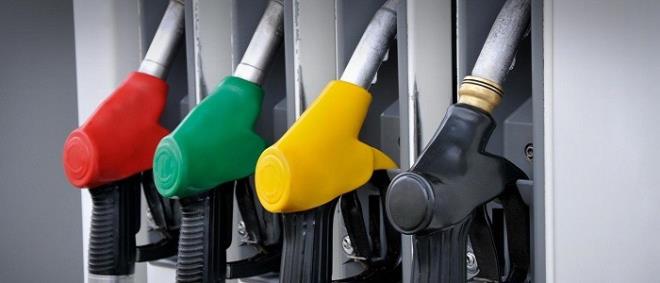 Ara rlantide alrken yakt harcar ve bu litre bana sfr kilometre anlamna gelir. Beklerken motoru kapatmak ve hareket iin hazr olduunuzda tekrar altrmak arabay hareketsiz durumda altrmaktan daha az yakt harcar.