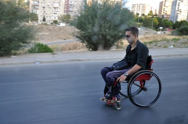 Olay, saat 08.00 sralarnda, Evka 5 Mahallesi 8809 sokak zerinde meydana geldi.