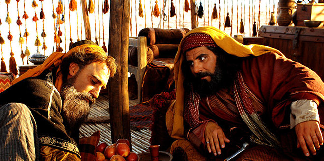 Hz. Peygamber'in (s.a.v.) yznn gsterilmesini engelleyen bir emir olmamakla beraber gsterilmemesi edeben dorudur. Benim de bu konuda (yani yznn gsterilmesi hususunda) itirazm olur. Hz. Peygamber'in (s.a.v.) konumas (sesi) verilmiyor. Onun yerine alt yaz ile geitiriliyor. Yani bir hassasiyet gsterilmitir.