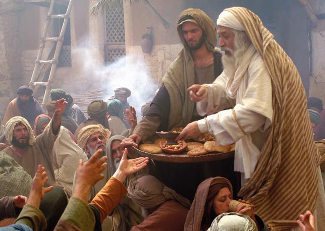 Tenkitlerin deerlendirilmesi  <p>    1- Filmde Hz. mer, Hz. Osman, Hz. Aie'ye yer verilmemesi son derece doal. nk Hz. Peygamber (s.a.v.) 12 yanda bir ocukken Hz. mer henz doma aamasndadr. Hz. Aie de 35 sene sonra doacaktr.