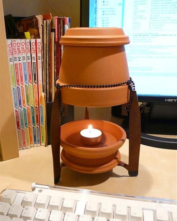 16. iek sakslar ve kk mumlar ile kendi stcnz yapn.  <p>  Seramik iek sakslar ve kk bir mum kullanarak, kendinize bir stc yapabilirsiniz. rnein resimdeki gibi bir stc kk bir oday scak tutmaya yeter.
