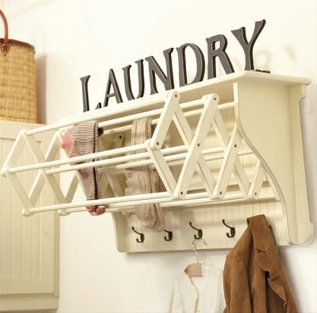 10. Kyafetlerinizi evin ierisine asarak kurutun.  <p>  Bu ilemi yaparsanz iki farkl yerden para tasarrufu salarsnz. lk olarak, kuruyan kyafetlerden yaylan nem evin ierisindeki sy arttrr ve stcya gerek kalmadan snrsnz. kincisi, kurutucunuzu kullanmak zorunda kalmazsnz ve bu da size enerji+para tasarrufu olarak geri dner.