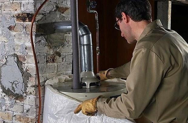 13. Su stcnz -eer merkezi deilse- bir battaniye ile sarn.  <p>  Su stcnza ilkel bir ekilde yaltm uygulayarak, %25-45 orannda s kaybnn nne geebilirsiniz ve su stma giderinizi %4-9 orannda azaltabilirsiniz.