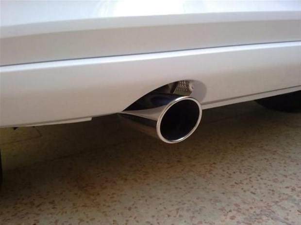 Eksoz, egzost, ekzoz<br>  Sanayi sitesinin bitmez ilesi, esnafn&#8230; Sanrz oto tamir bu kelimeden ektii kadar hibir eyden ekmedi. Adeta dil bilimin kanayan yaras olan bu szcn doru kullanm ekli "egzoz". Gel de dilin varyorsa syle, varyor?