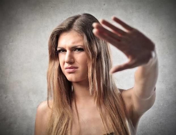 Tiskinmek<p>  Dorusu: "tiksinmek"