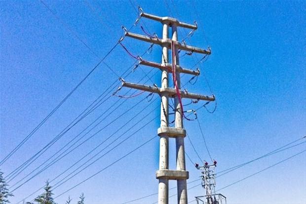 Ve direkler&#8230;  <p>Direk dediimiz kale direi, direk dediimiz sokak direi, direk dediimiz elektrik direi. Direkt dediimiz de baka bir ey. bkz: Okuldan direkt eve geeceim.