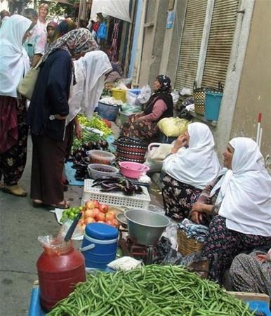 zmir'deki Tire sal pazar, dnyann en byk ikinci arsdr.