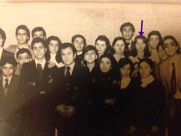 Hlya Avar, gzelliiyle hemen dikkat ekiyor ama yine de gsterelim.