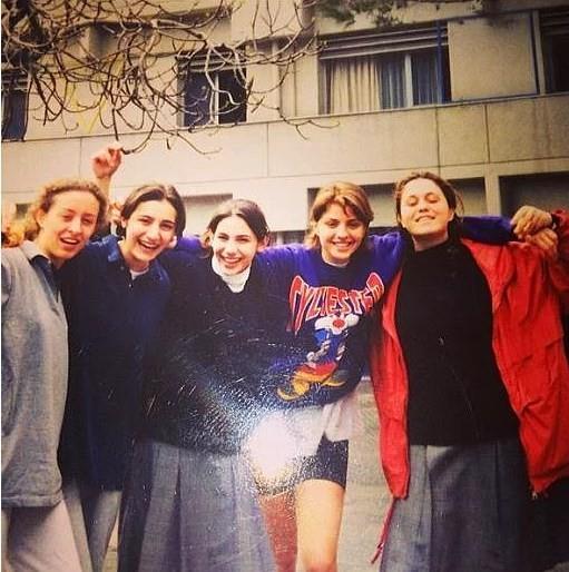 Ortadaki l: Sla, Zeynep Beerler ve Esra Eron