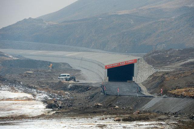 "BAZEN AYLARCA VAN'A GELEMYORDUK"