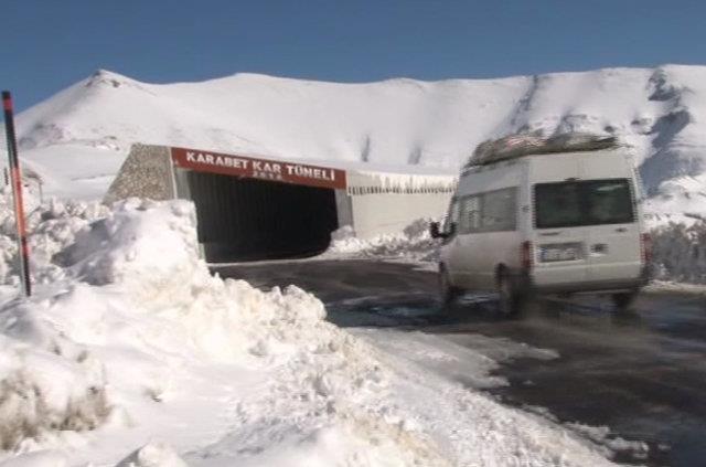 Karayollar 11. Van Blge Mdr Ahmet Turan Glha, 2014 ylnda yapmna balanan ve almalar tamamlanan Karabet Kar Tnelini faal hale getirdiklerini syledi.