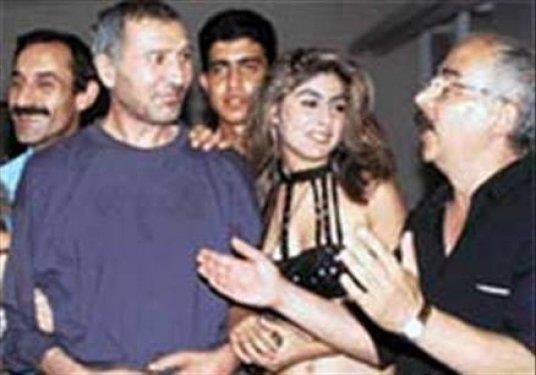 Kye dndkten 3 yl sonra, 4 komusunu boarak ldrd. Ona 'ivici Katil' denmesinin nedeni ise ldrd kurbanlarnn kafalarnn eitli yerlerine ve gzlerine iviler akmasyd.