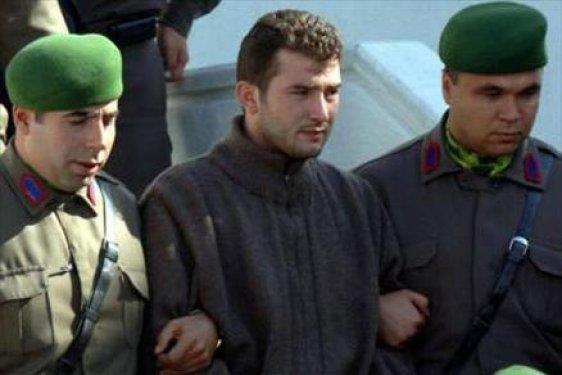 Daha sonra otomobille uzun bir yol boyunca ilerleyen ve katliama devam eden ikili Mersin'in Erdemli ilesine bal Tmk beldesinde bfe ileten zkan Kse'yi Pozant - amalan mevkisinde Bekir Ciriti'yi, Glba'nda Enver Ayck ile Necati Ycel'i ldrdler. Mehmet Karahasan ve Yiit Beke, ilk cinayetten 52 saat sonra Kzlcahamam'da yakaland. 6 ilde ilenen cinayetler iin alan farkl davalarda ikisi de birka kez mebbet hapisle cezalandrld.