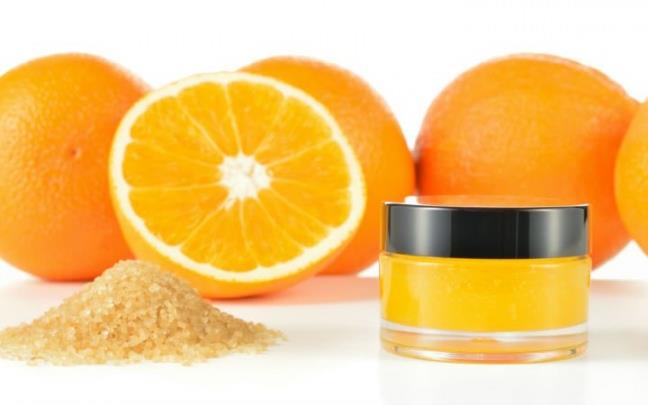 Vitamini kabuunda: Portakall peeling<br>    Kn en lezzetli meyvelerinden portakal, kabuunun ierdii temizleyici ve sklatrc maddelerle her tr cilt maskesi ve peelingi iin ok uygun bir malzeme sunuyor. Portakal kabuklar atmamanz iin harika bir tarif daha...