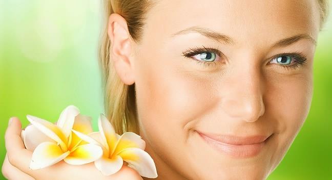 Malzemeler: 1 yemek ka esmer eker, 1 ampul E vitamini,1 tatl ka elma sirkesi, 1 yemek ka elma suyu veya presi  <br>  Yapl: Hazr elma suyu kullanmayn. 1 yemek ka elma suyu elde etmek iin elmann byklne ve tipine gre yarm veya eyrek elmay pre haline getirip bir tlbent vb bir kuma yardmyla suyunu skabilir veya dorudan pre olarak karma ekleyebilirsiniz.