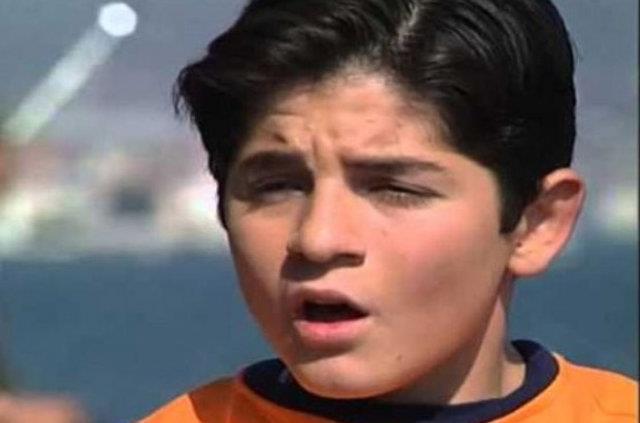 * Hibir zaman iin 'ocukluumu yaayamadm' demiyorum.    * Ben bir AVM'ye gittiimde oyun salonlarnn nnde durup 2-3 tur atari oynuyorum.