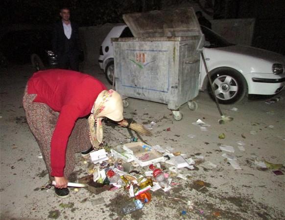 Sandkl'da dnlerden sonra elence amacyla uygulanan 'damat ikencesi' geleneinde yine ilgin grntler ortaya kt.