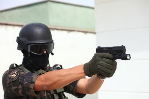 "Canik markas olarak 2001 ylndan itibaren polimer gvdeli tabancalar piyasaya srdk. Tabancalar ilk nce Amerika Birleik Devletleri'ne ihracat gerekleti. u an 22 lkeye ihracatn gerekletiriyoruz. Tabancamzn en nemli zelliklerden birisi, polimer gvdeli bir tabana sahip olmas. Ayn zamanda klasik tabancalara gre horoz sistemi deil, ine ateleme sistemine sahip. Bu da u anda dnyada kabul grm ve tm gelimi lkelerin polis ve askerlerinin kulland bir model.