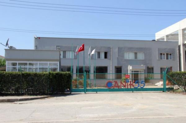 Bu dev ihaleler, yerli ve yabanc firmalar arasnda byk bir rekabette de sahne olacak. Yerli firmalarn ihaleleri kazanmas, Trk savunma sanayisi iin g ve gurur kayna olurken ayn zamanda dviz kaynaklarnn Trkiye'de kalmasn da salyor. 25 bin adetlik polis ihalesini kazanan Yurt Savunma A..'nin baars bu adan byk nem tayor.