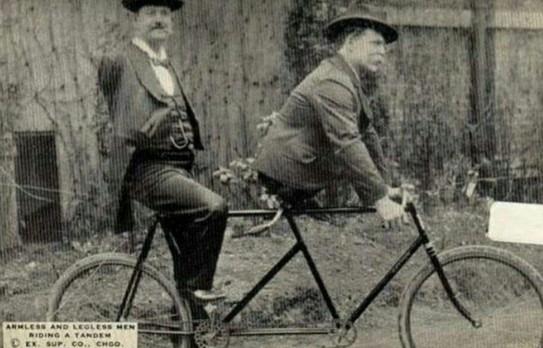 ift kiilik bisikleti, elleri olmayan Charles Tripp ile ayaksz akrobat Eli Bowen 1891'de icat etmilerdir. Birinin elleri yok dierinin ayaklar; ama umut olunca bahane kalmyor ite kant.