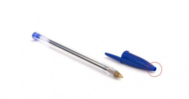 Bu durumu gren BIC isimli firma 1991 ylnda yeni bir tasarmla rn tekrar piyasaya srm. Aslnda bakldnda iki tasarm arasnda hi fark yok dierinde u krmz dairenin olduu nokta da kapal.         te tam da bu noktada o iki rn arasndaki fark ortaya kyor.  Bu tasarmdaki o ufak delik kalem bal yutulduunda yutann oksijen almasna olanak salyor.