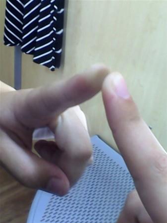 Eer yansmayla, sizin parmanz arasnda bir boluk oluuyorsa karnzdaki bildiimiz tek tarafl aynadr.