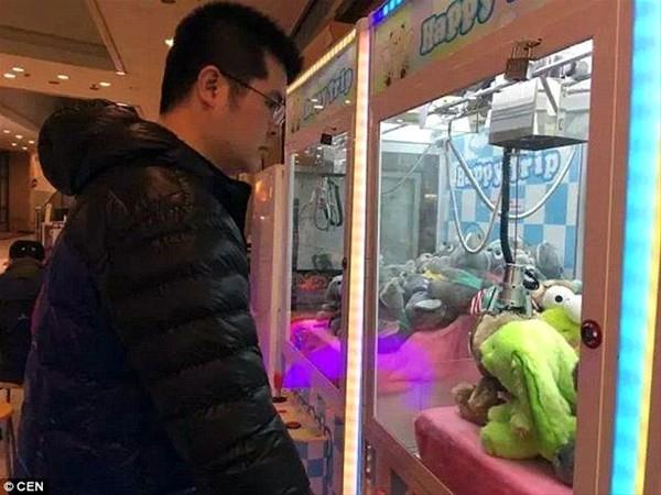 Yazlm yle bir programlanm ki, bizi kazanabileceimize inandrp sonra kaybettirerek bir kez daha denememizi salyor.